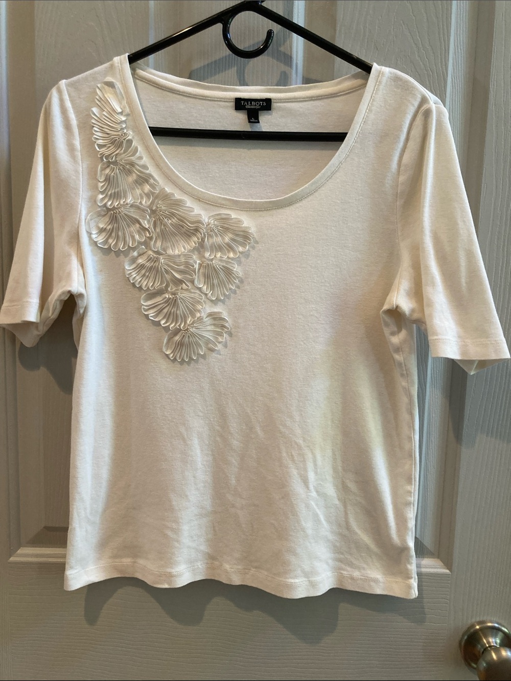 GUC Talbots Cream Scoop Neck Short Sleeve Top with Floral Appliqué